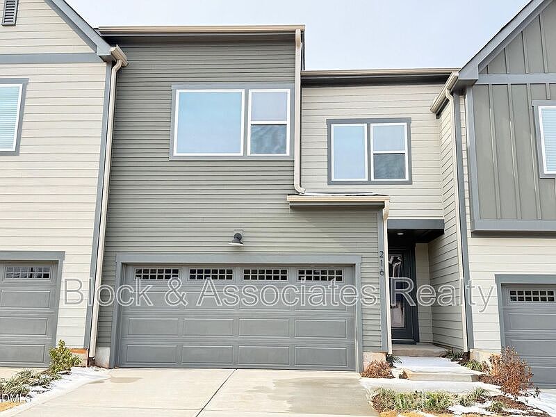 1st image of 216 Oak Summit Pl