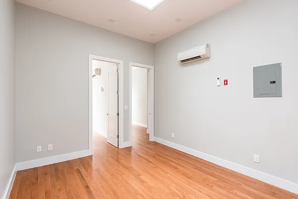 Rented by Nooklyn NYC LLC | media 9