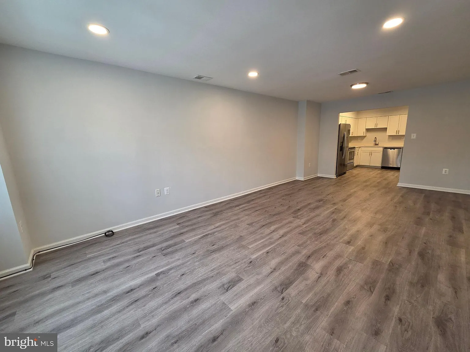 3 bed, 2.5 bath, 1396 sqft, $2,590 — Photo 2