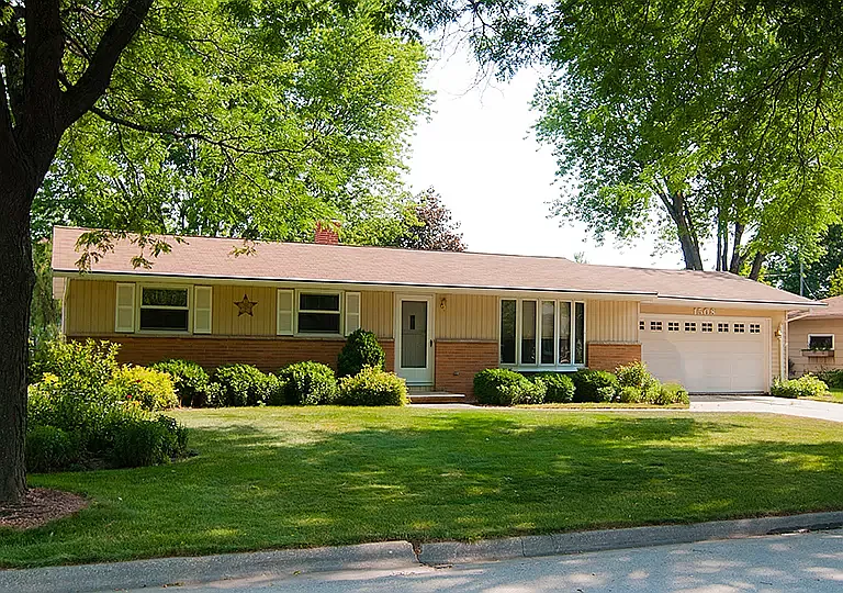 1508 Apache Ave — Photo 1
