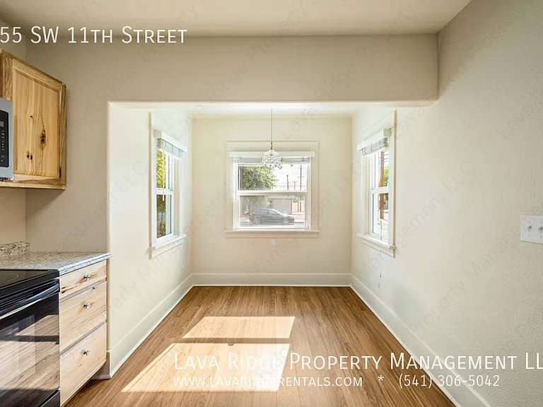 655 SW 11th St — Photo 7