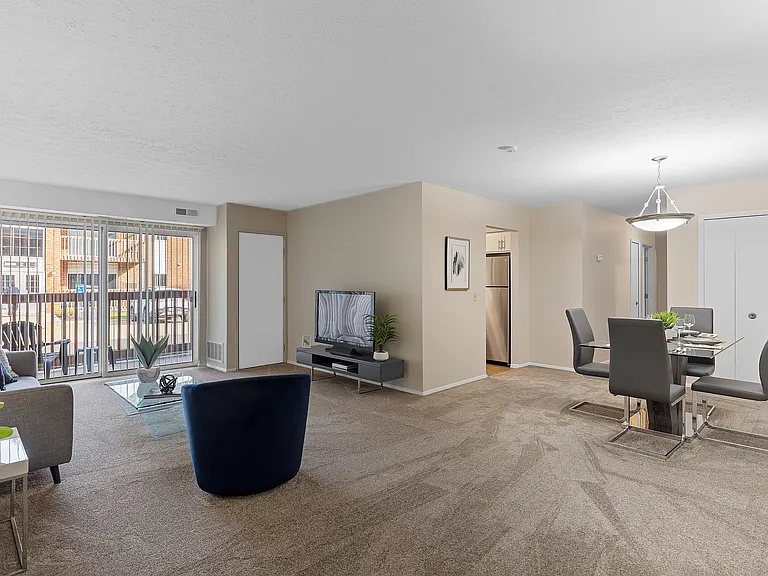 Foxmoor Apartments — Photo 13
