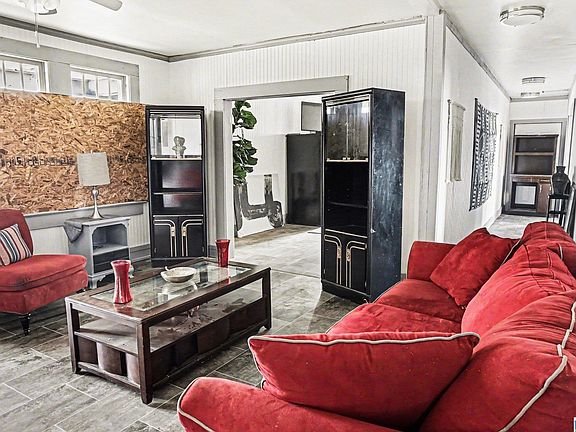 3rd image of 21 Circle Dr