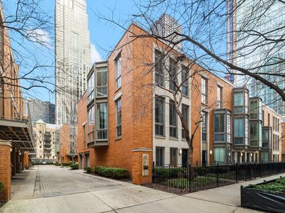 438 E North Water St, Chicago, IL, 60611