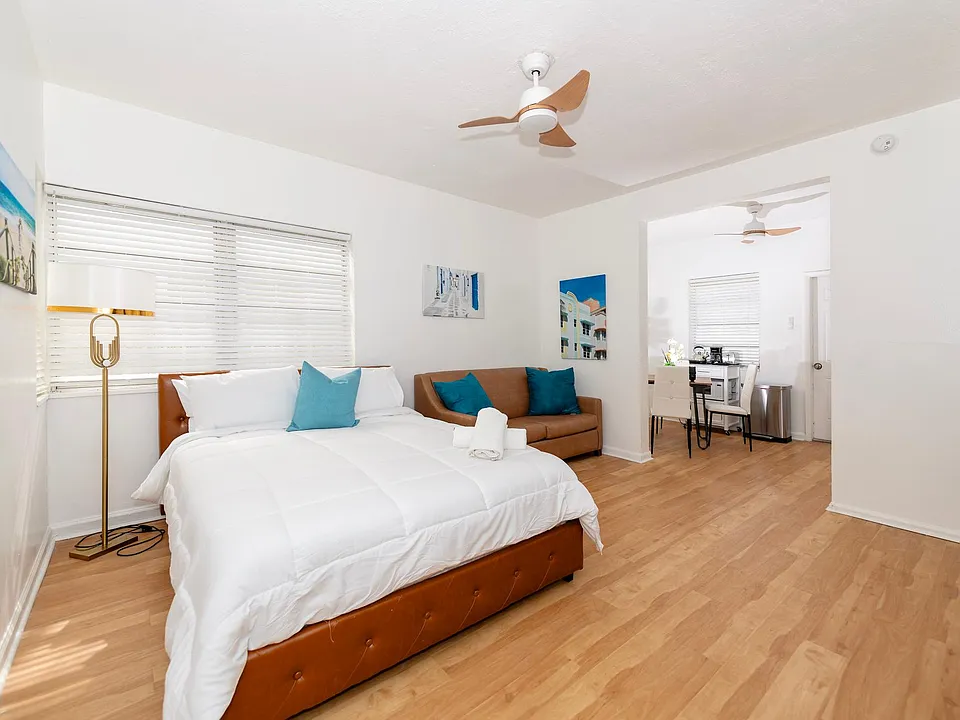 545 Michigan Ave #6