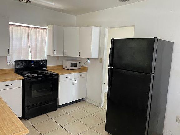 2nd image of 600 Tropic St