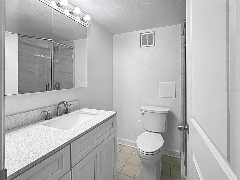 4435 1st St NE #103 — Photo 8