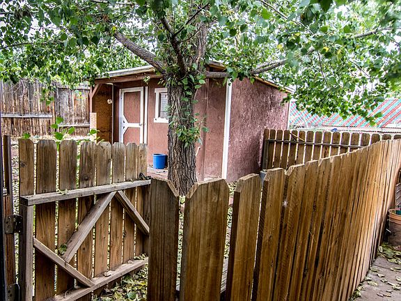 5th image of 513 W Pinecone Dr