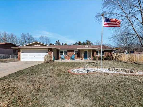 3304 W 2nd St, Coffeyville, KS 67337