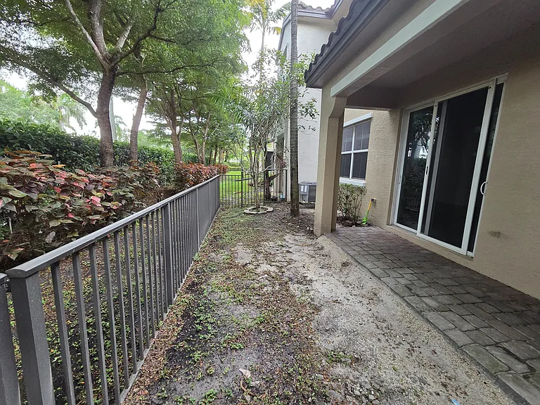 4507 Mediterranean Cir — Photo 20
