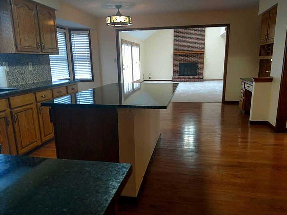 4th image of 980 Zodiac Ave