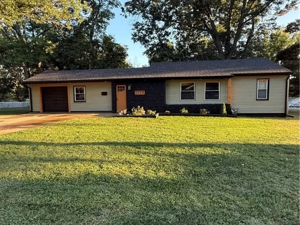 3109 E Cherry Dr, Decatur, IL 62521