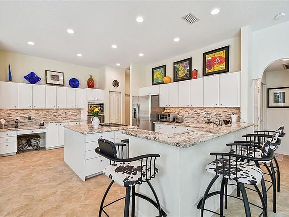 3rd image of 4075 Carlyle Lakes Blvd