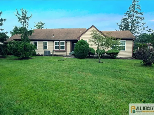 12 Dorchester Dr, Monroe Township, NJ 08831