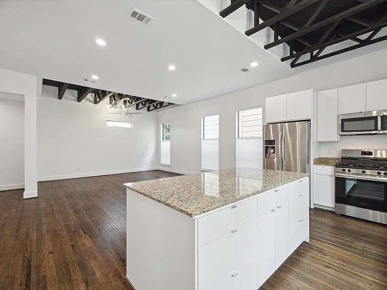 1105 W 21st St #B — Photo 10