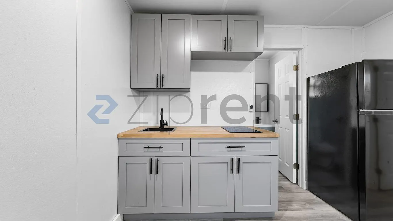 19215 NW 7th Ct — Photo 3