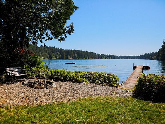 100 feet of no-bank lake front with dock and swimming platform.>