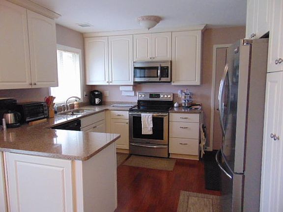 5th image of 6699 Gloria Ave
