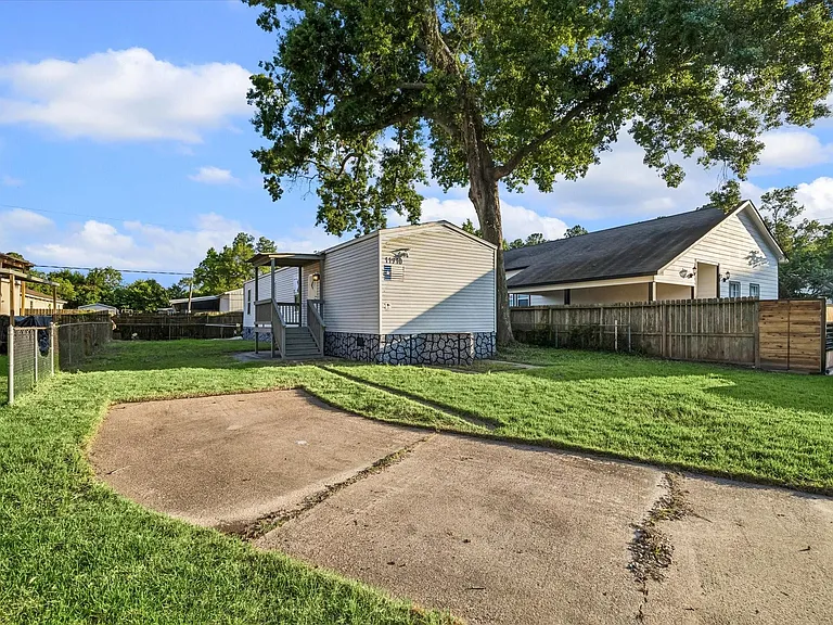11910 Hazy Hill Dr — Photo 8