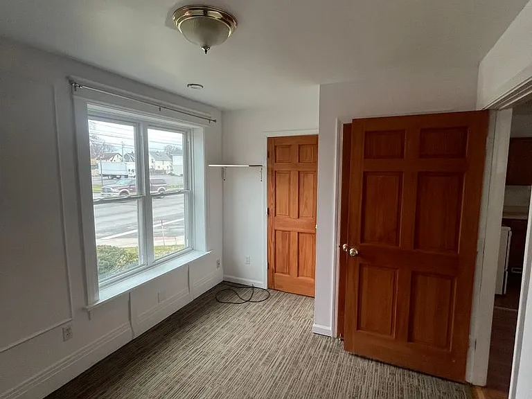 2729 Dewey Ave — Photo 9