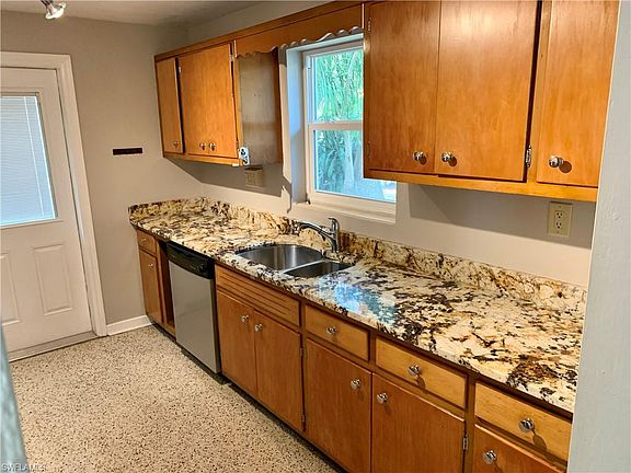 3rd image of 1357 Burtwood Dr