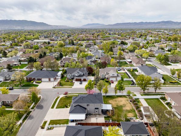10944 S Surrey Meadow Cv, South Jordan, UT 84095