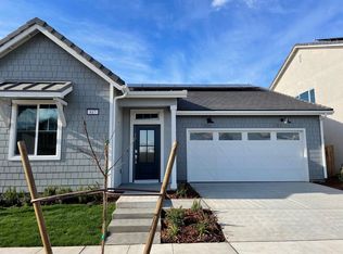 817 Windmill Ave, Clovis, CA 93619