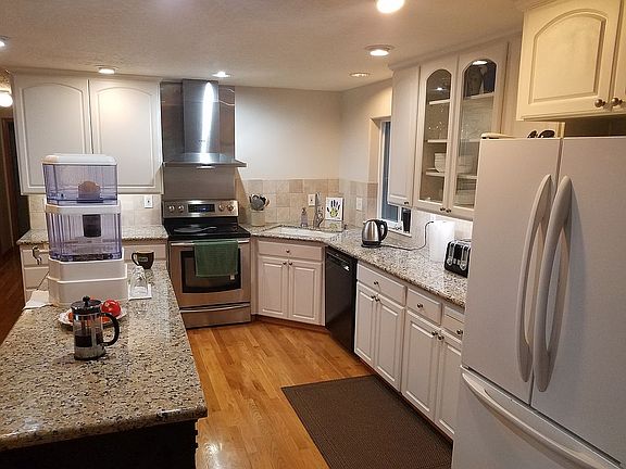2nd image of 401 NE Hearthwood Blvd