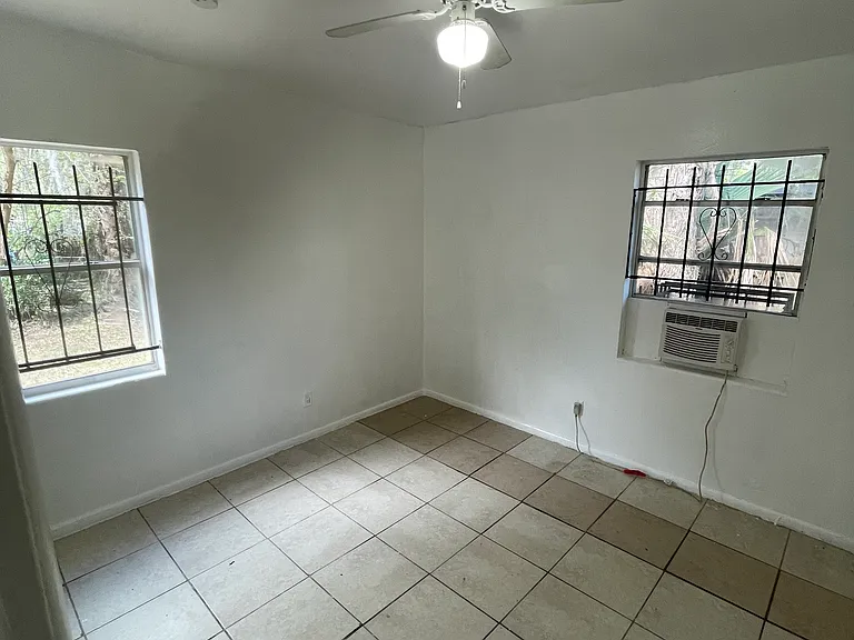 4526 Fairview St — Photo 8