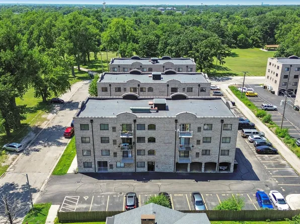 7316 40th St APT 4F, Lyons, IL 60534