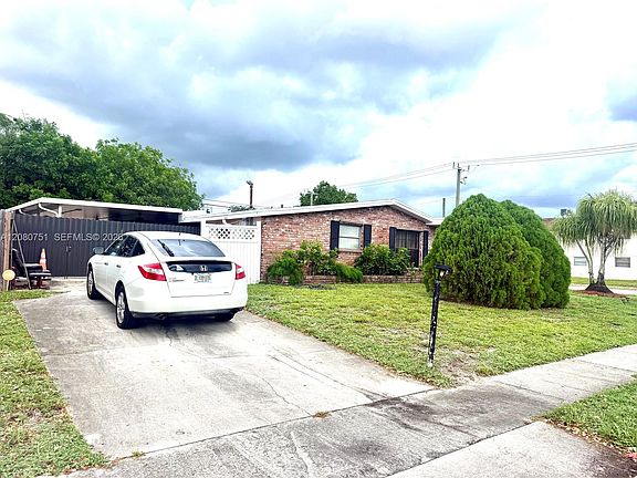 4th image of 3851 SW 59th Ter