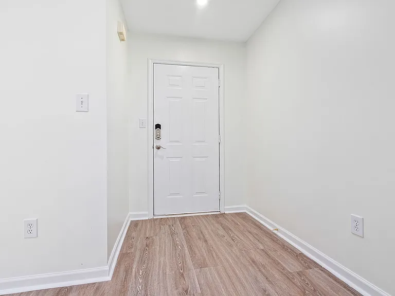 2187 Herndon St — Photo 3