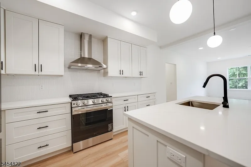 3 bed, 2.0 bath, $4,000 — Photo 2