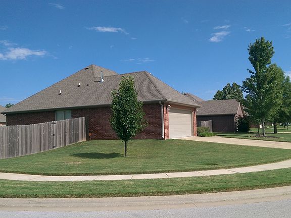 4th image of 2579 N Brush Creek Dr