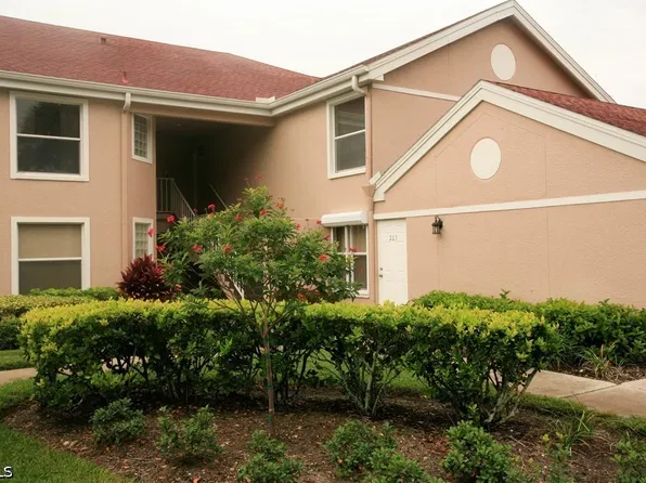 9852 Luna Cir #B104, Naples, FL 34109