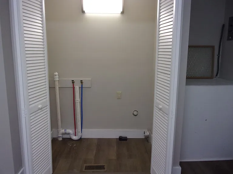 1052 Ebenezer Avenue Ext — Photo 5