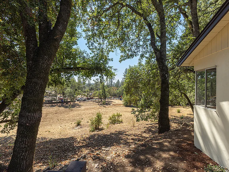 525 Keyes Ave — Photo 52