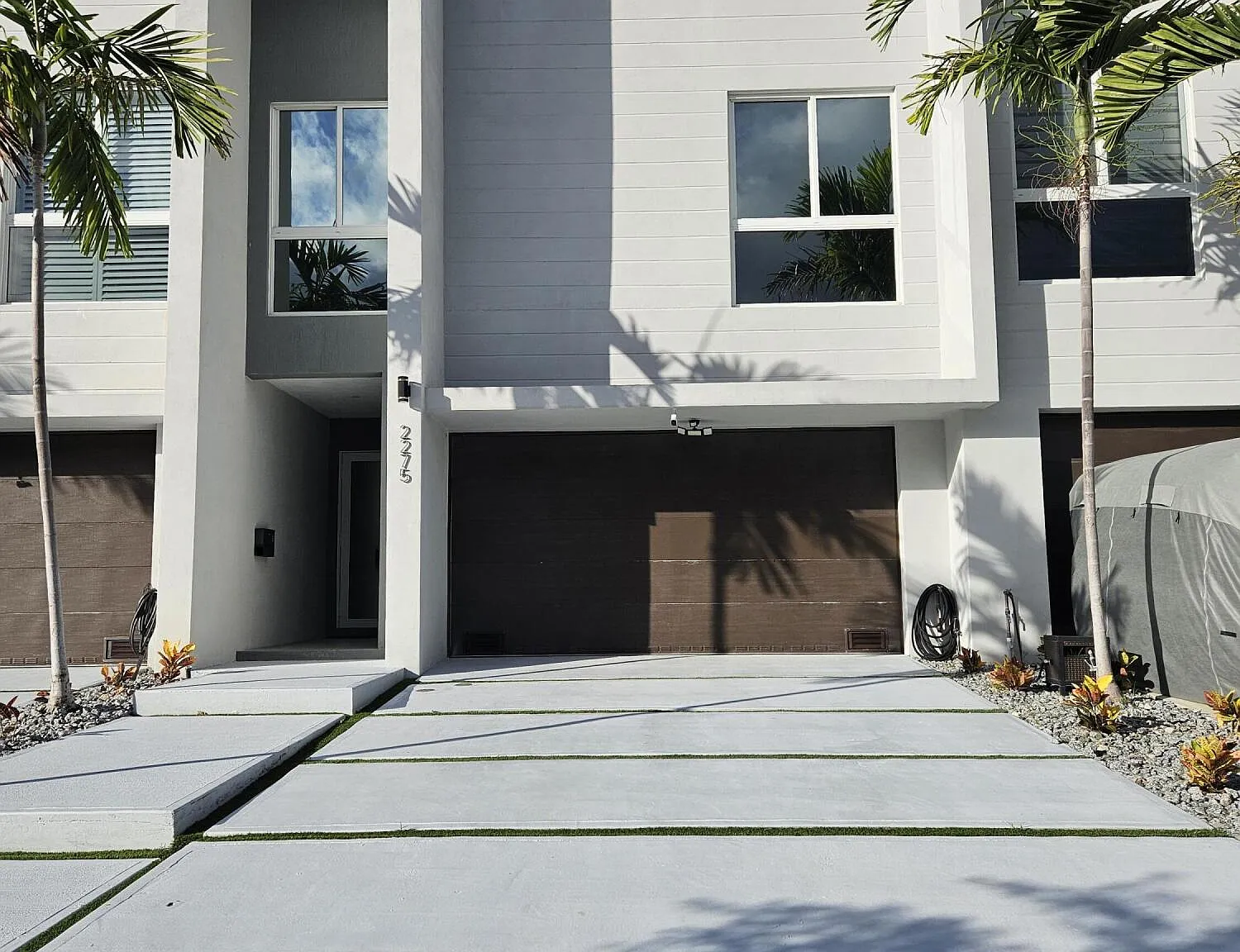 3 bed, 3.5 bath, 1898 sqft, $6,200 — Photo 1