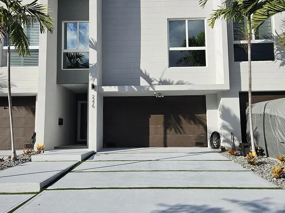 2275 SE 7th St