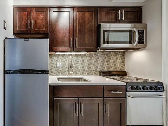 5th image of 6001 Waterman Blvd #2F