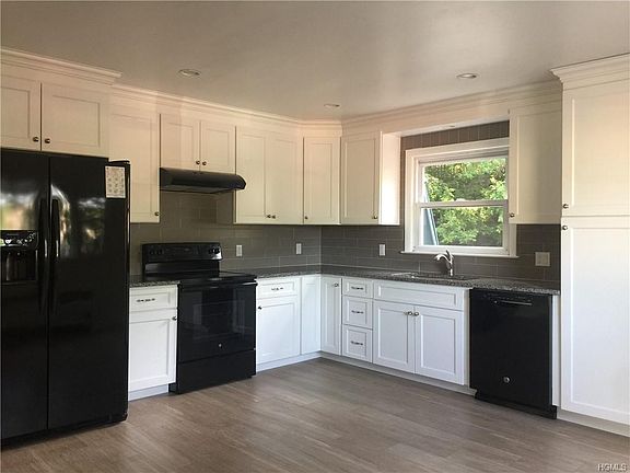 3rd image of 1516 Barbara Ln #1