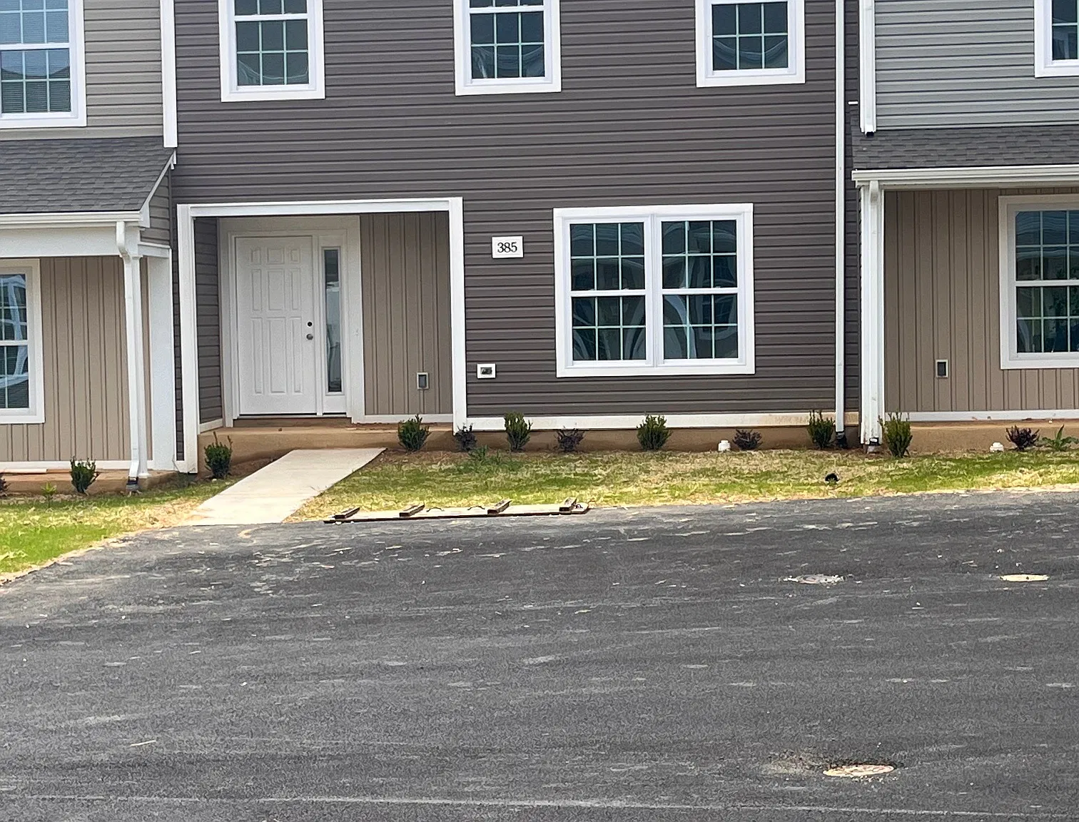 3 bed, 3.5 bath, 1647 sqft, $1,800 — Photo 1