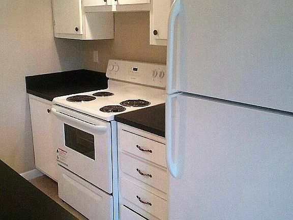 3rd image of 105 47th Avenue Dr W APT 172