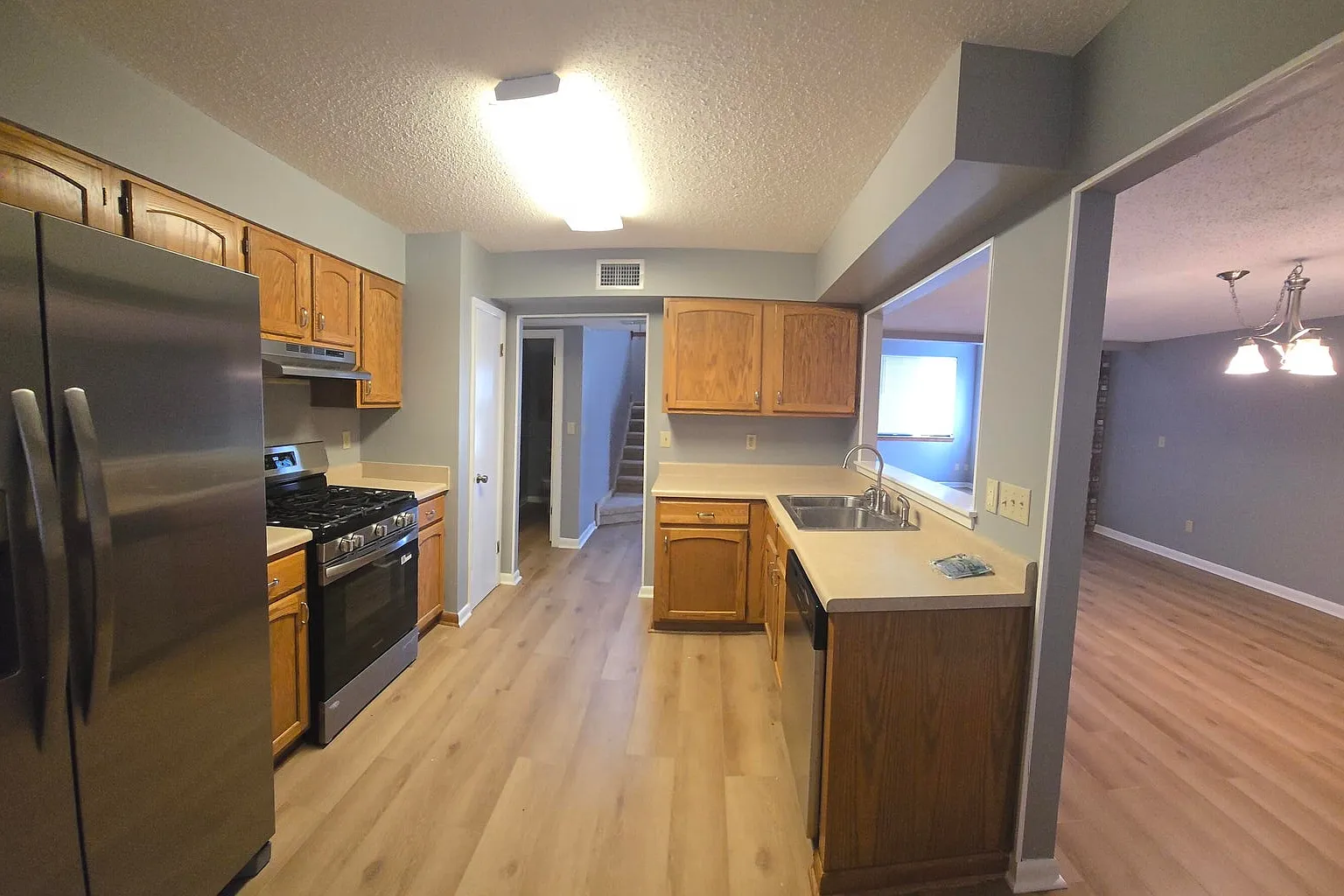3 bed, 1783 sqft, $2,400 — Photo 3
