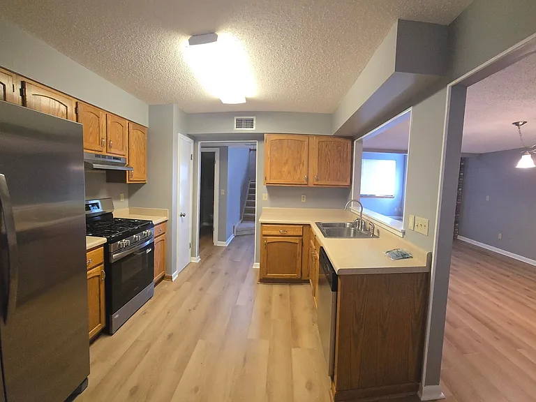 3929 Balsam Dr — Photo 3