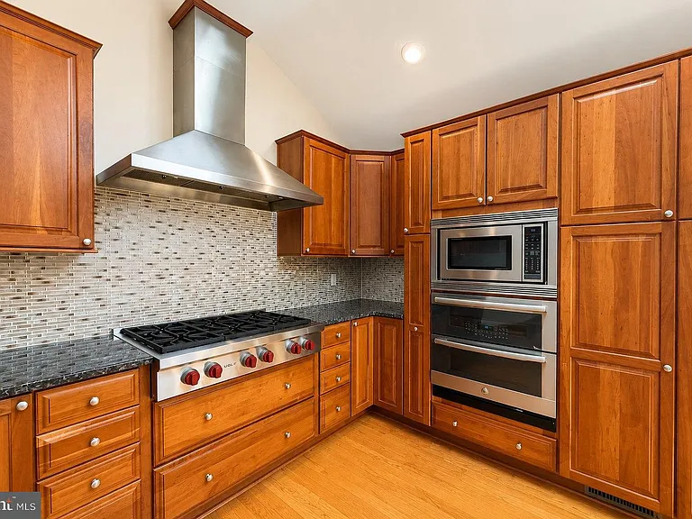 947 Cherry Hill Rd — Photo 9