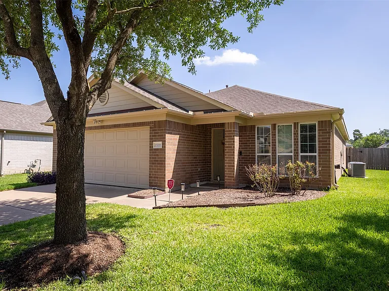 15118 Vincennes Oak St — Photo 2