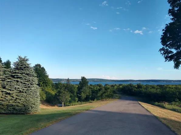 7824 Lindy Ln, Harbor Springs, MI 49740