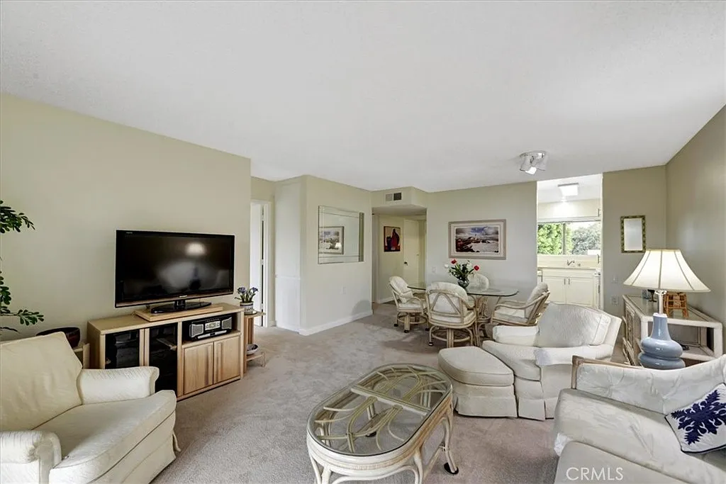 2 bed, 875 sqft, $2,600 — Photo 2