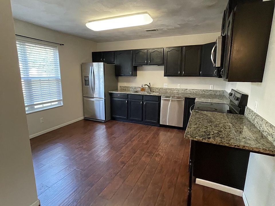 921A Kitchen - granite countertops, Stainless steel refrigerator, stove, dishwasher OTR microwave